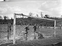 Skytteholm. Fotbollspremiären. AIK-Hagalund.