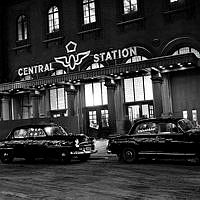 Centralstationen. Ny skylt ovanför entrén.