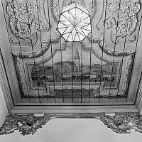 Målat brädtak på Sankt Paulsgatan 10 föreställande Maria Magdalena kyrka.