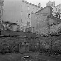 Björngårdsgatan 7, gården mot sydost.