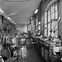 Interiör från verkstad med lamptillverkning på Åsögatan 105-107, 2 tr.