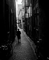 Yxsmedsgränd västerut från Västerlånggatan.