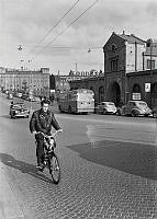 Cyklist vid Kungsbron. Kungsgatan
