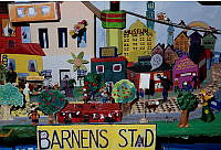 En stadsmodell utifrån temat Framtidens stad - barnens stad. Modellen byggd av barn inom Stockholms stadsmuseums barnverksamhet Hyllan.