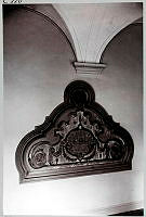 Svartmangatan n:r 24, stenornament i nedre valvportgången (åt Prästgatan).