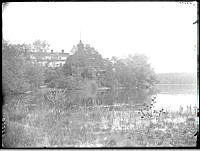 Vy från söder mot Ulriksdals slott. Till höger Edsviken.