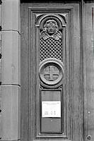 Norra Smedjegatan 24. Halva porten till Sankta Eugeniakyrkan.